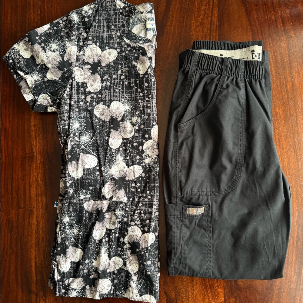 Women’s scrub set: size small